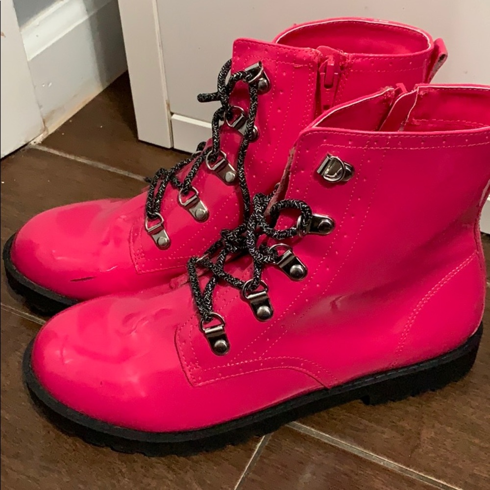 Women pink boots